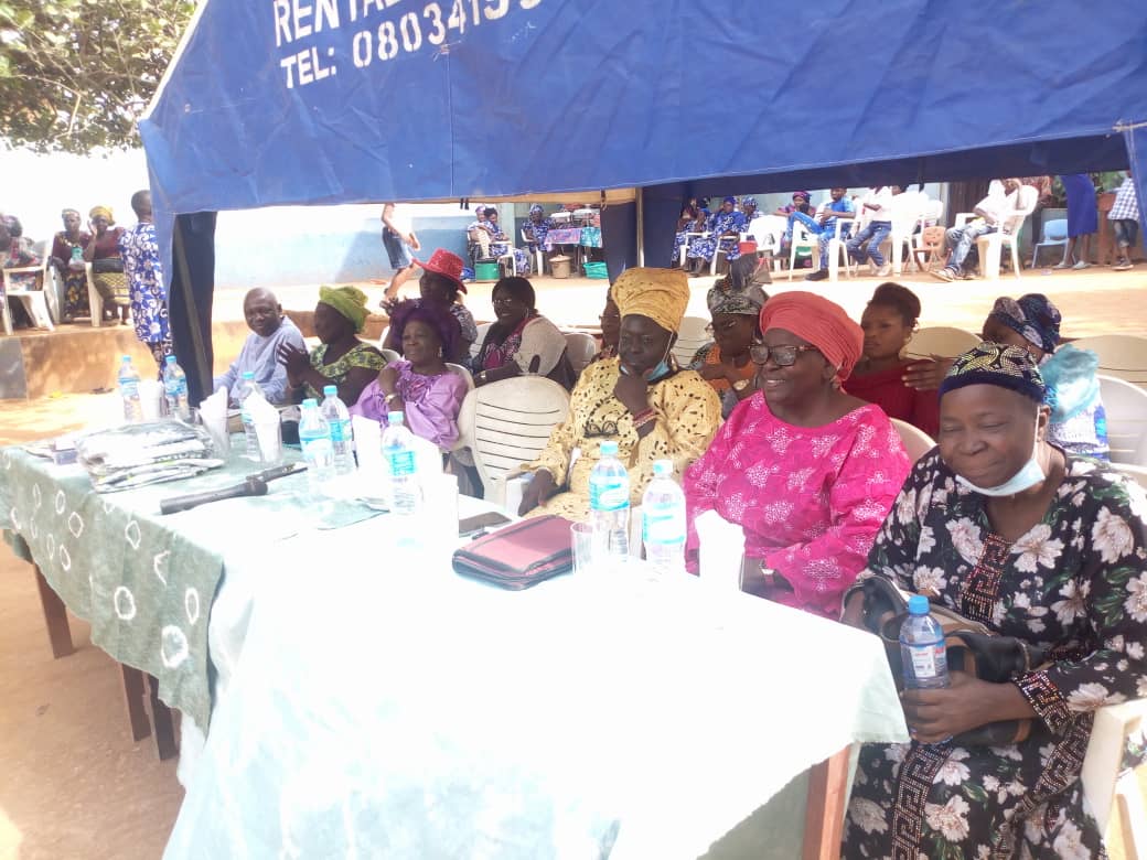 Olori Jaiyeola ministers to Widows of Jesus Cares Ministry Alagbole