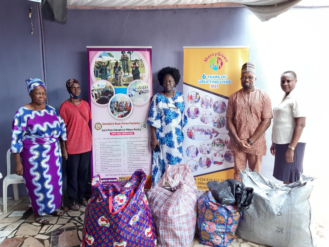 October 26, 2021 | Dolapo Sholu visits Widows Centre - donates wearables to Widows and their children